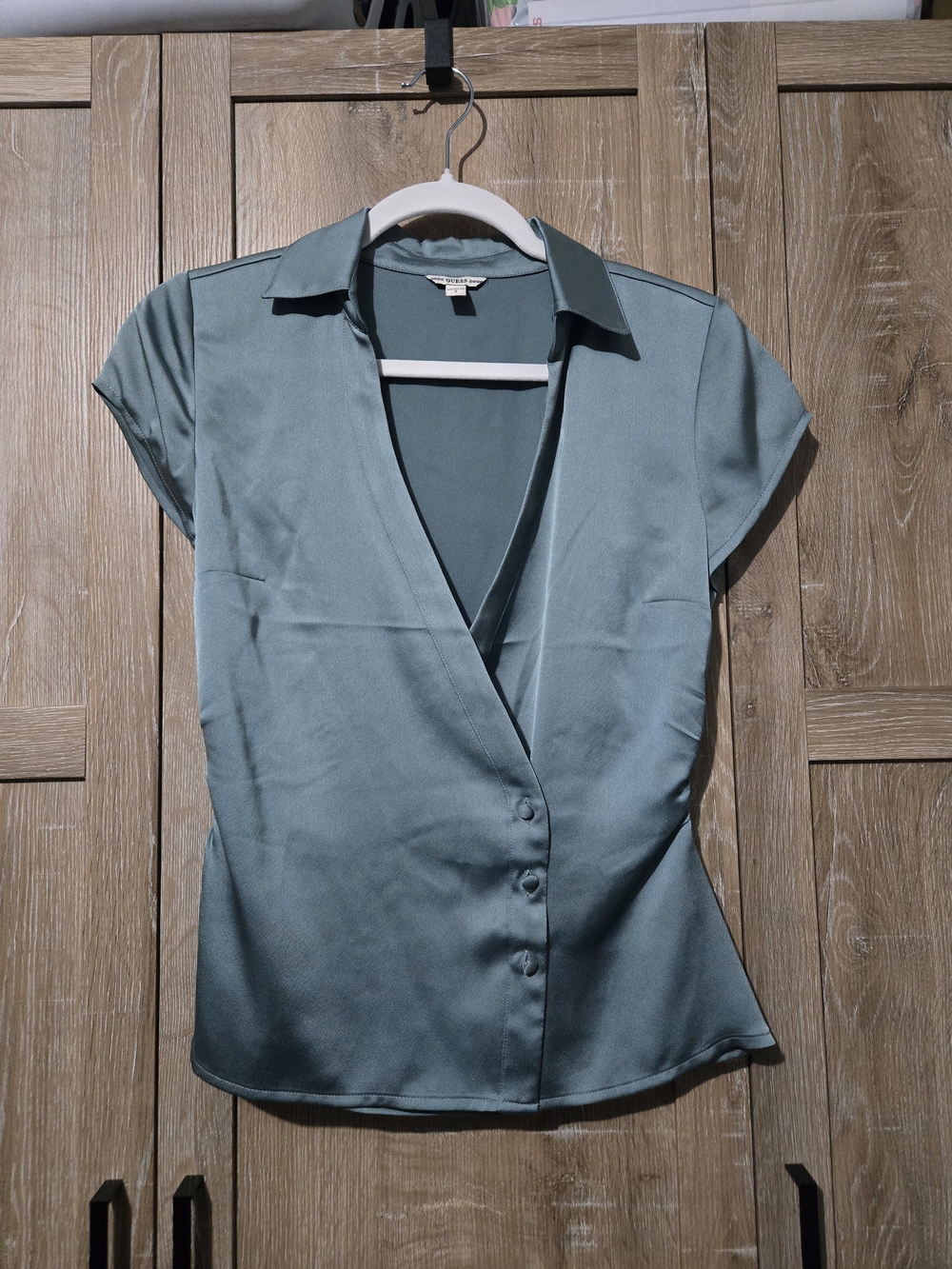 NWOT GUESS Teal Satin V-Neck Button Front Blouse Size Small